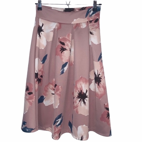 Haute Monde Dresses & Skirts - ‘Haute Monde’ Floral Skirt size small